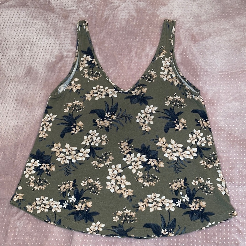 American Eagle green floral tank w cut out